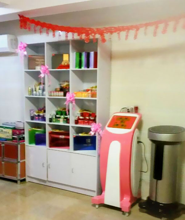 美容院嘿嘿连载黄色展示柜