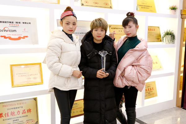 小个子女生有大梦想 恭喜开封嘿嘿视频下载商叶子签约成功