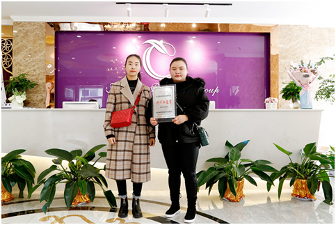 美容师梦想起航 贵州姐妹花成功签约嘿嘿视频在线观看！