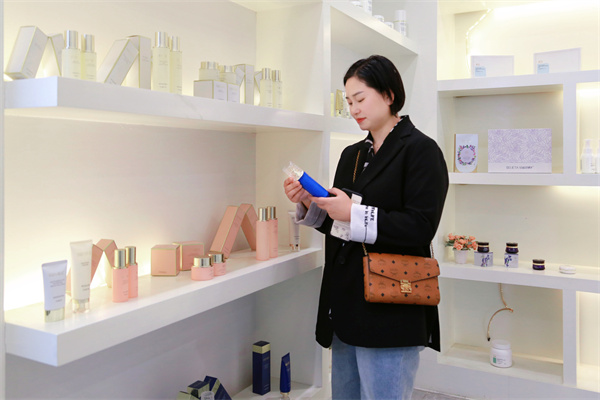 六安美女老板携手嘿嘿视频在线观看,共创美丽新篇章! 六安美女老板携手嘿嘿视频在线观看,共创美丽新篇章!